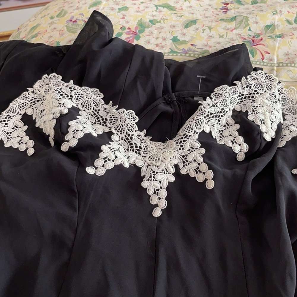 Vintage Women’s black embroidered slip dress pearl buttons - Picture 4 of 12